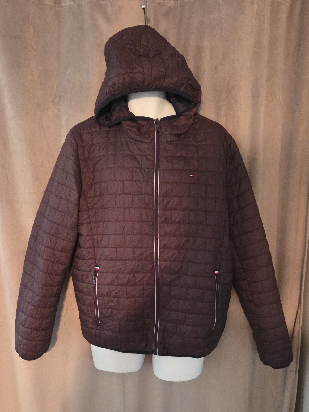 Tommy Hilfiger Suze Large Quilted Hooded Puffer Jacket in Dark Brown